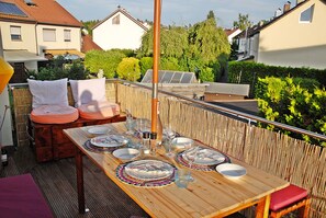Outdoor dining - Sunny 4 room apartment near the lake with south-facing roof terrace
 (Eriskirch)