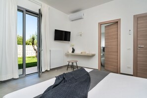 3 bedrooms, free cribs/infant beds, free WiFi, bed sheets - Villa Nica (Noto)