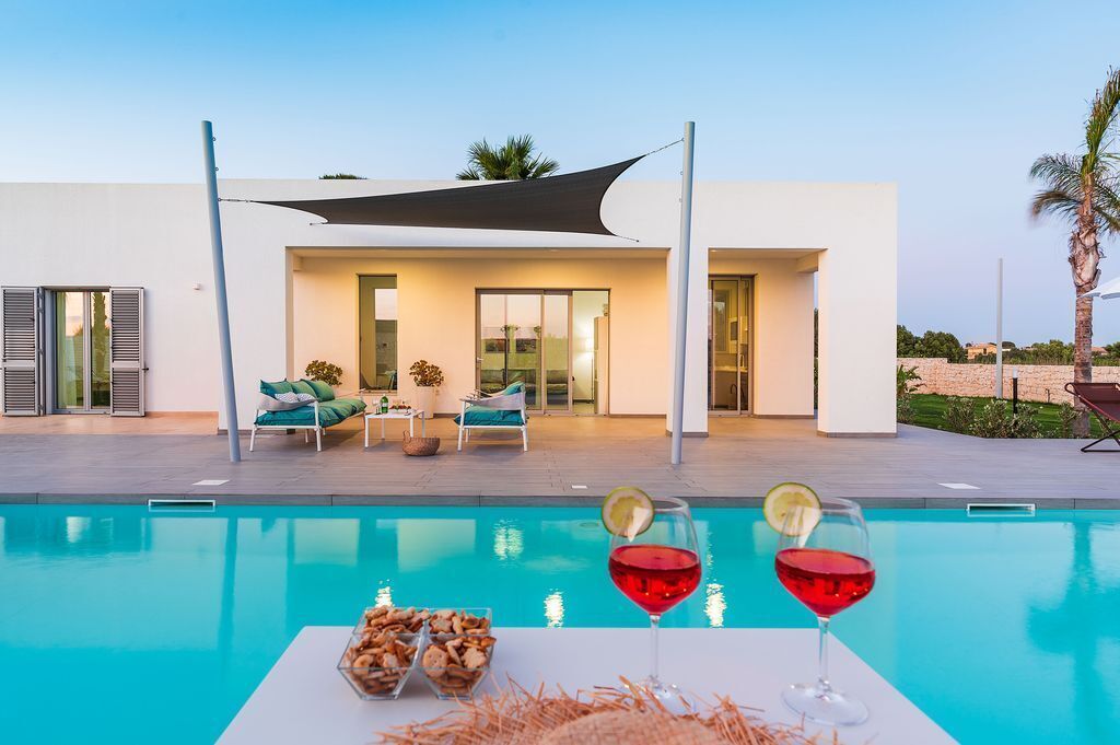 Hồ bơi ngoài trời phục vụ theo mùa 