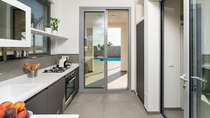 Villa, 3 Bedrooms | Private kitchen | Full-size fridge, stovetop, cookware/dishes/utensils - Villa Nica (Noto)