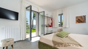 Villa, 3 Bedrooms | 3 bedrooms, cribs (free), WiFi (free), bed sheets - Villa Nica (Noto)