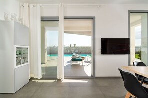 3 bedrooms, free cribs/infant beds, free WiFi, bed sheets - Villa Nica (Noto)