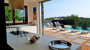 Villa, 4 habitaciones | Cocina privada | Frigorífico grande, microondas, horno y placa de cocina