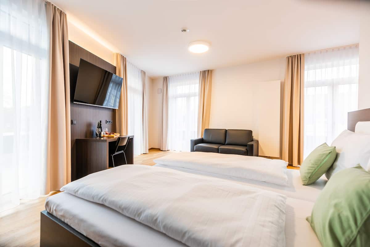 Biancheria da letto ipoallergenica, minibar, una scrivania