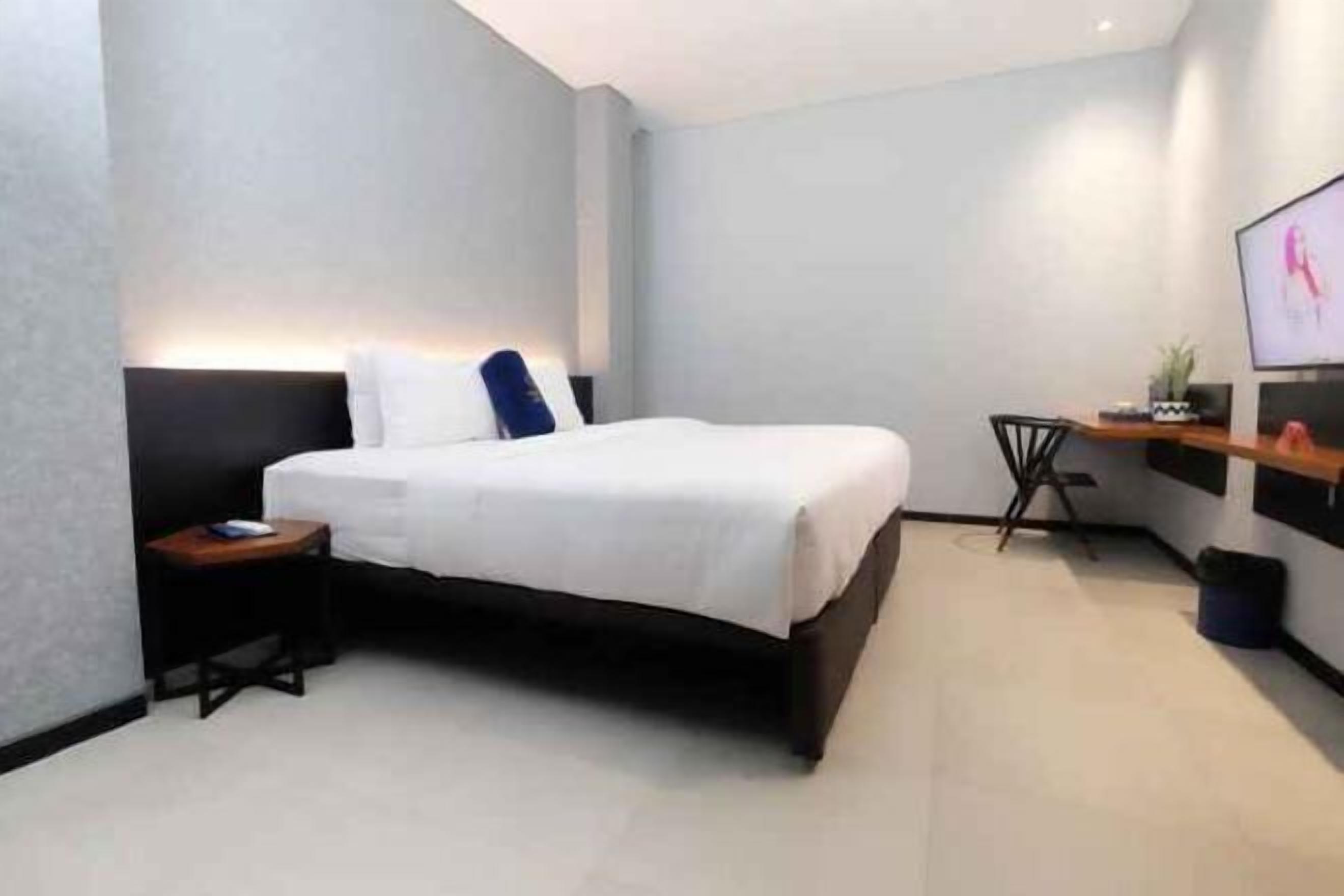 Meja kerja, Wi-Fi gratis, dan seprai linen