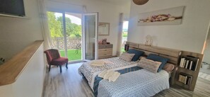4 slaapkamers, een strijkplank/strijkijzer, wifi, beddengoed