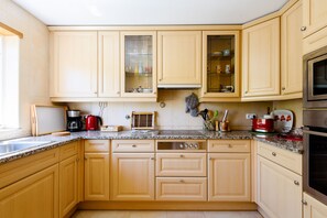 Refrigerador, microondas, horno y lavavajillas
