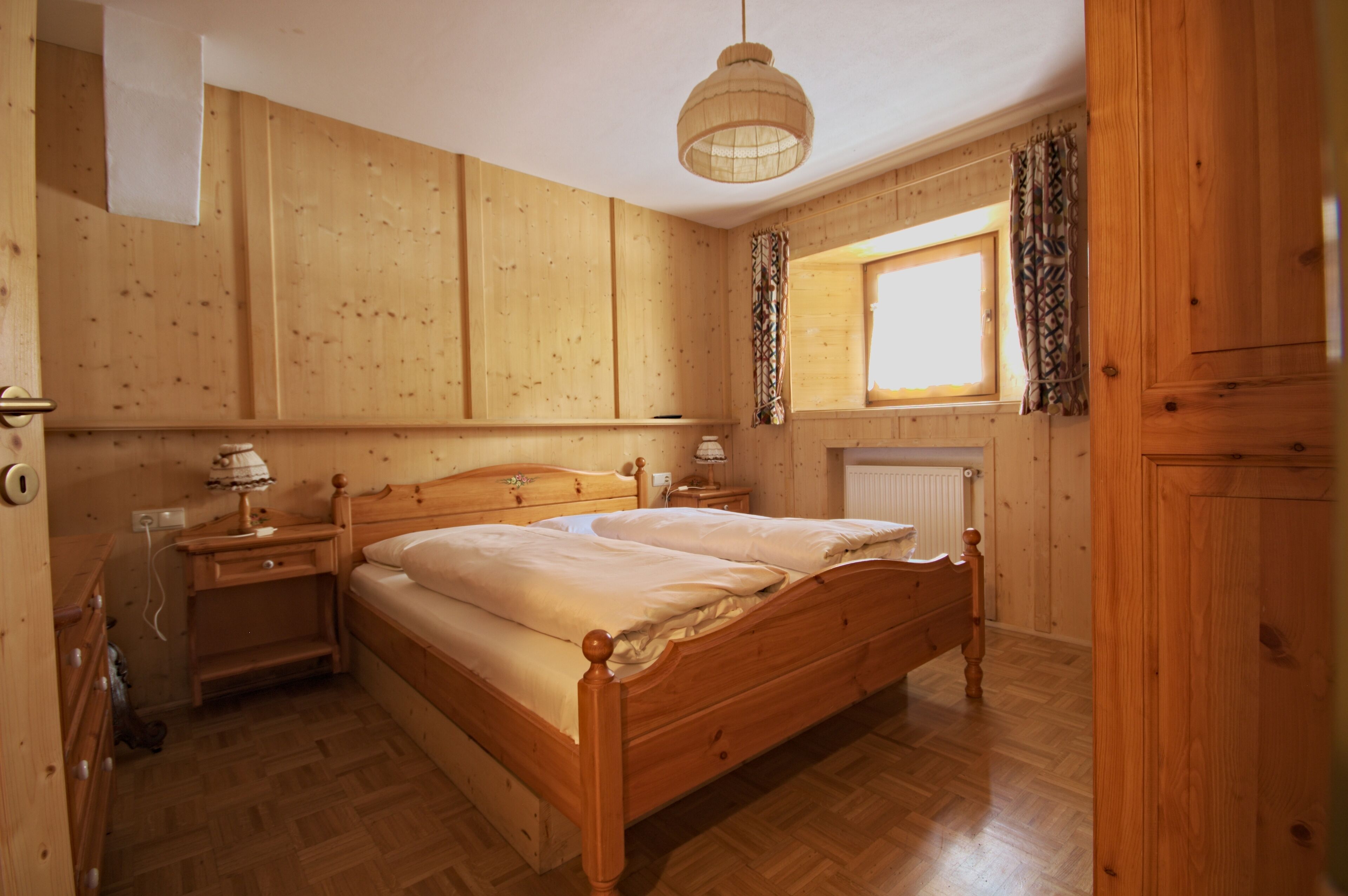 2 多间卧室、客房内保险箱、熨斗/熨衣板、WiFi