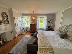 4 habitaciones, tabla de planchar con plancha y ropa de cama