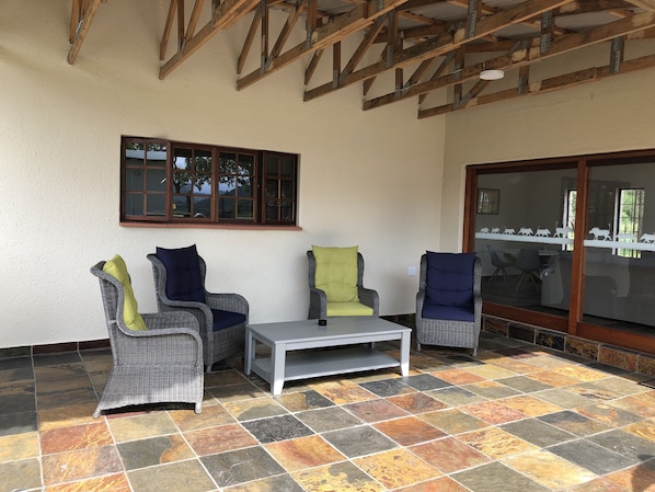 Terrace/patio - Contemporary, Modern Self-Catering Cottages (Hazyview)