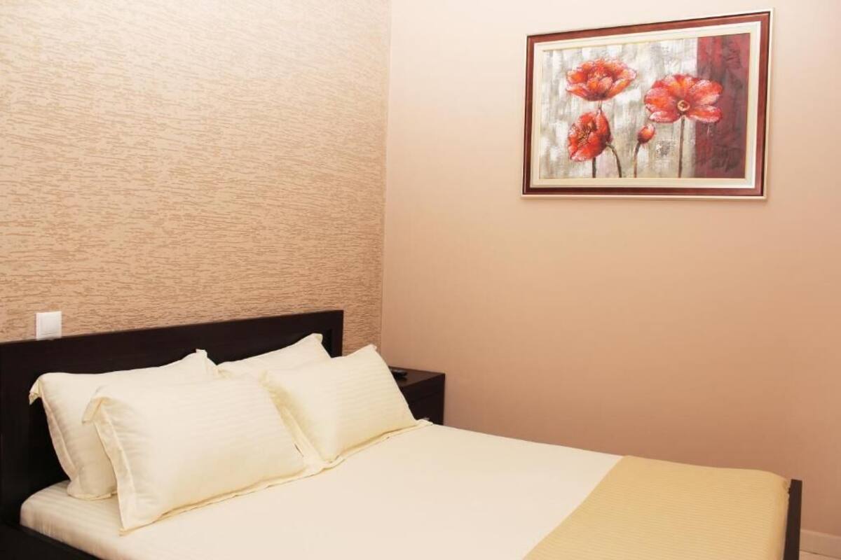WiFi (free), bed sheets