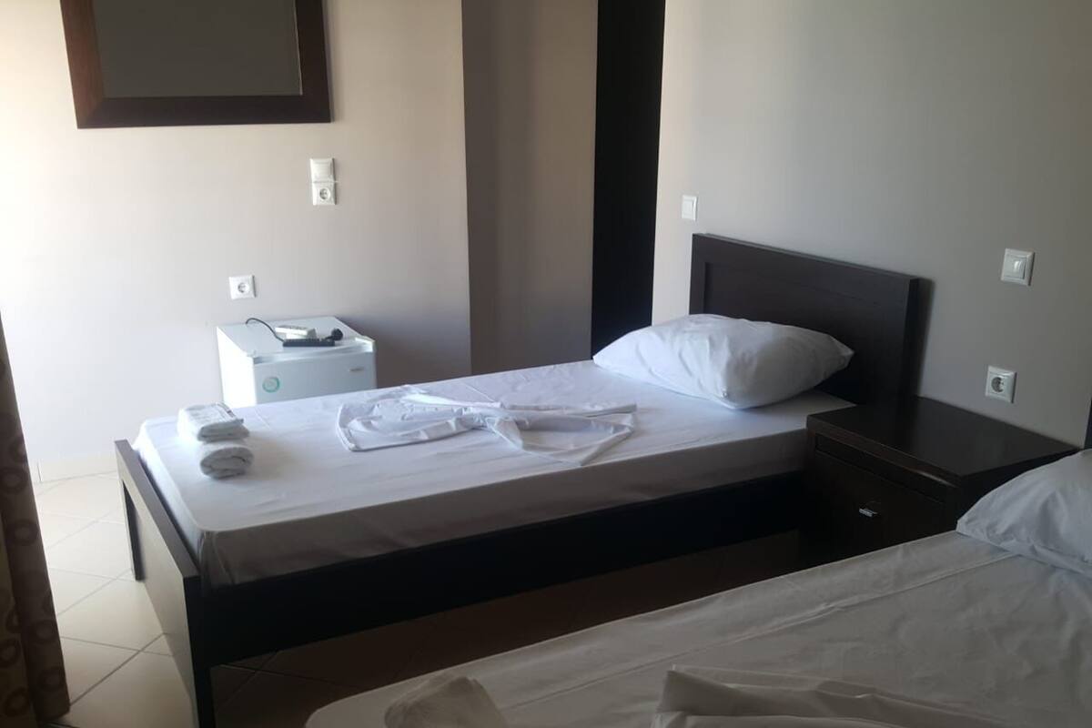 WiFi (free), bed sheets
