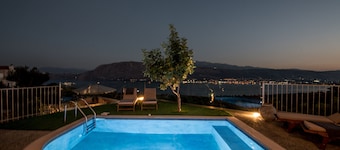 Istros Villa I, Pool, BBQ & Heated Spa Whirlpool