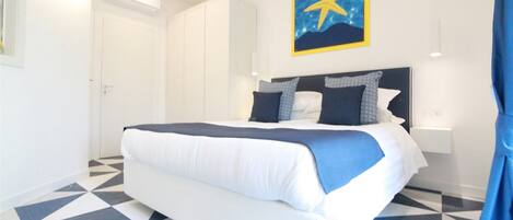 Minibar, in-room safe, soundproofing, free WiFi