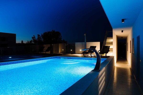 Outdoor pool, a heated pool