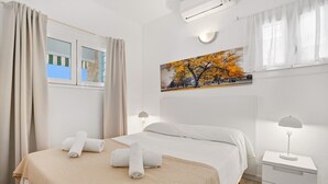 A hotel room with a bed, a nightstand, a painting, and a window with curtains. - ❤ BEACHFRONT & JACUZZI ❤ Casa 4Brothers (Cala en Porter)
