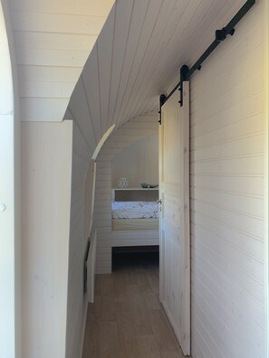 1 Schlafzimmer, Reisekinderbett, kostenloses WLAN, Bettwäsche