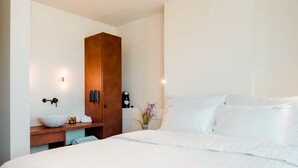 Deluxe Room | Desk, WiFi (free), bed sheets - The Librarian (Ghent)