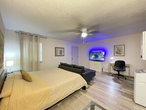1 bedroom, iron/ironing board, WiFi, bed sheets - 1326-#9 Comfy studio in downtown  (San Antonio)