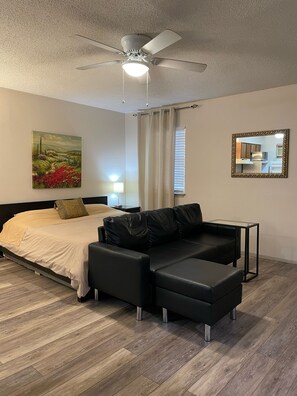 1 bedroom, iron/ironing board, WiFi, bed sheets - 1326-#9 Comfy studio in downtown  (San Antonio)