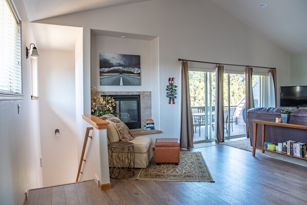 Townhome, 3 Bedrooms | Living room - Taft At Old Mill 3 Bedroom Townhouse (Bend)