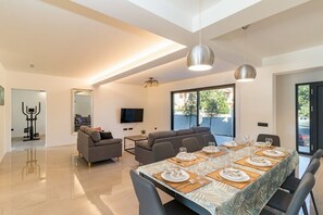 Dining - Modern newly built Villa is settled on the very south of Istria, in the little fishermen's town Ližnjan. (Liznjan)
