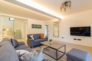 TV - Modern newly built Villa is settled on the very south of Istria, in the little fishermen's town Ližnjan. (Liznjan)