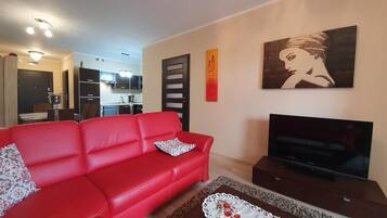 Apartment | Wohnbereich | Flachbildfernseher