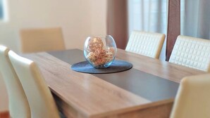Familienapartment (7) | Essbereich im Zimmer