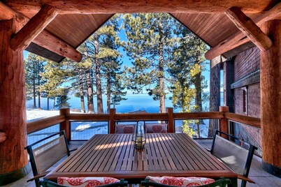 The Peak #14 Private Lakefront Luxury Steps to Beach, Dining and Adventure