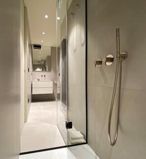 Ducha, cabezal de ducha tipo lluvia, artículos de tocador gratuitos