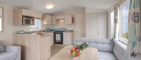 Chalet | Living room | 30-inch TV with digital channels, fireplace, DVD player