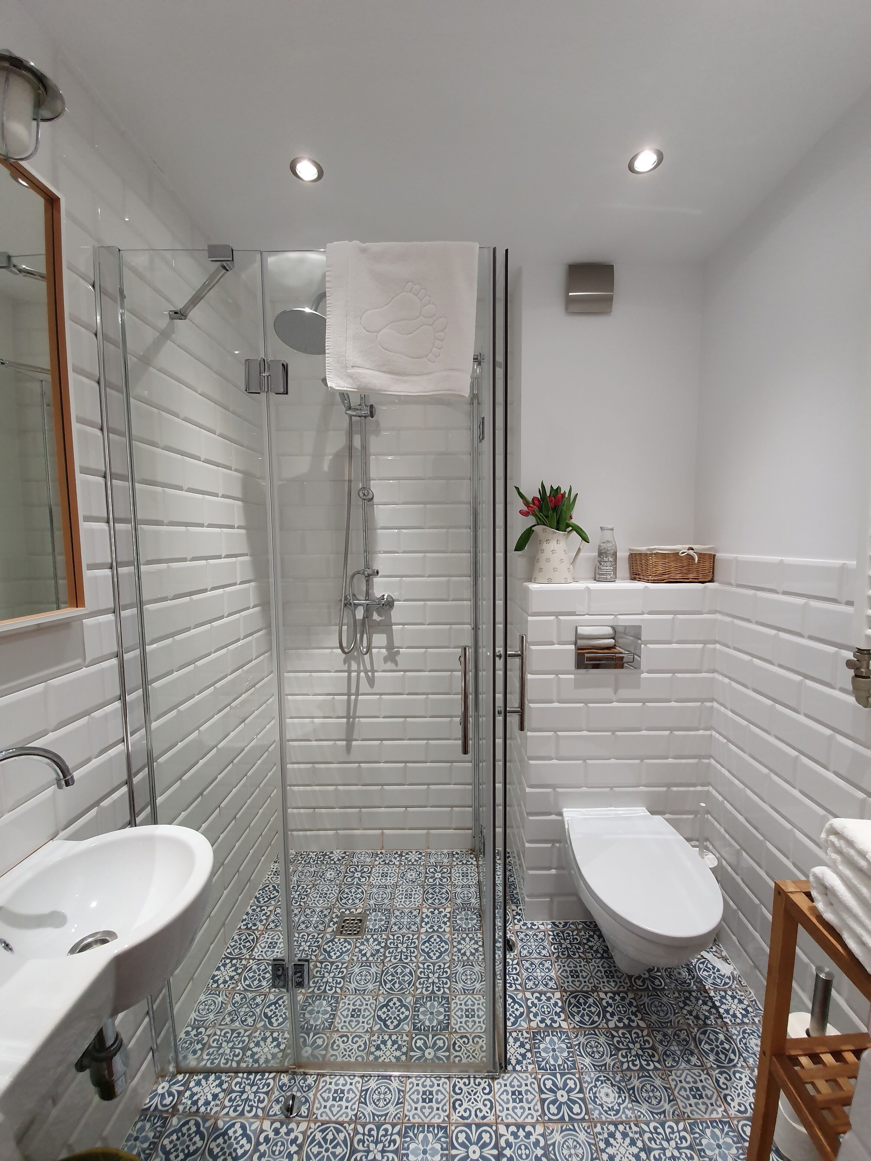 Quadruple Room | Bathroom | Shower, hair dryer, bidet, towels