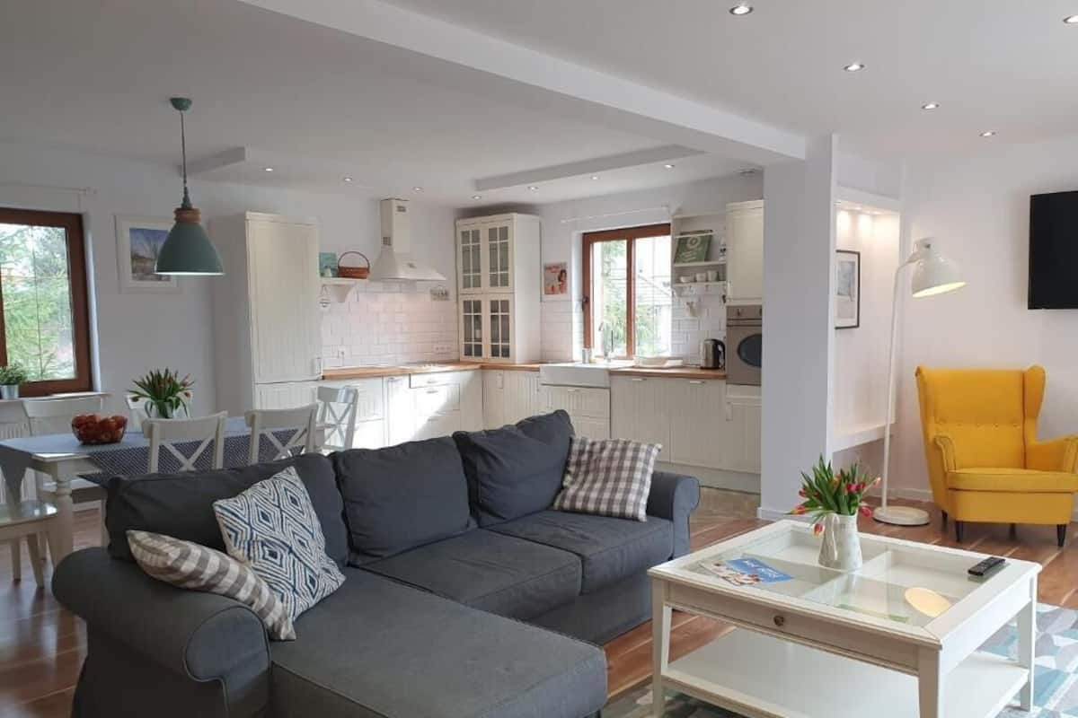 Apartment | Living area | Flat-screen TV