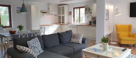 Apartment | Living area | Flat-screen TV