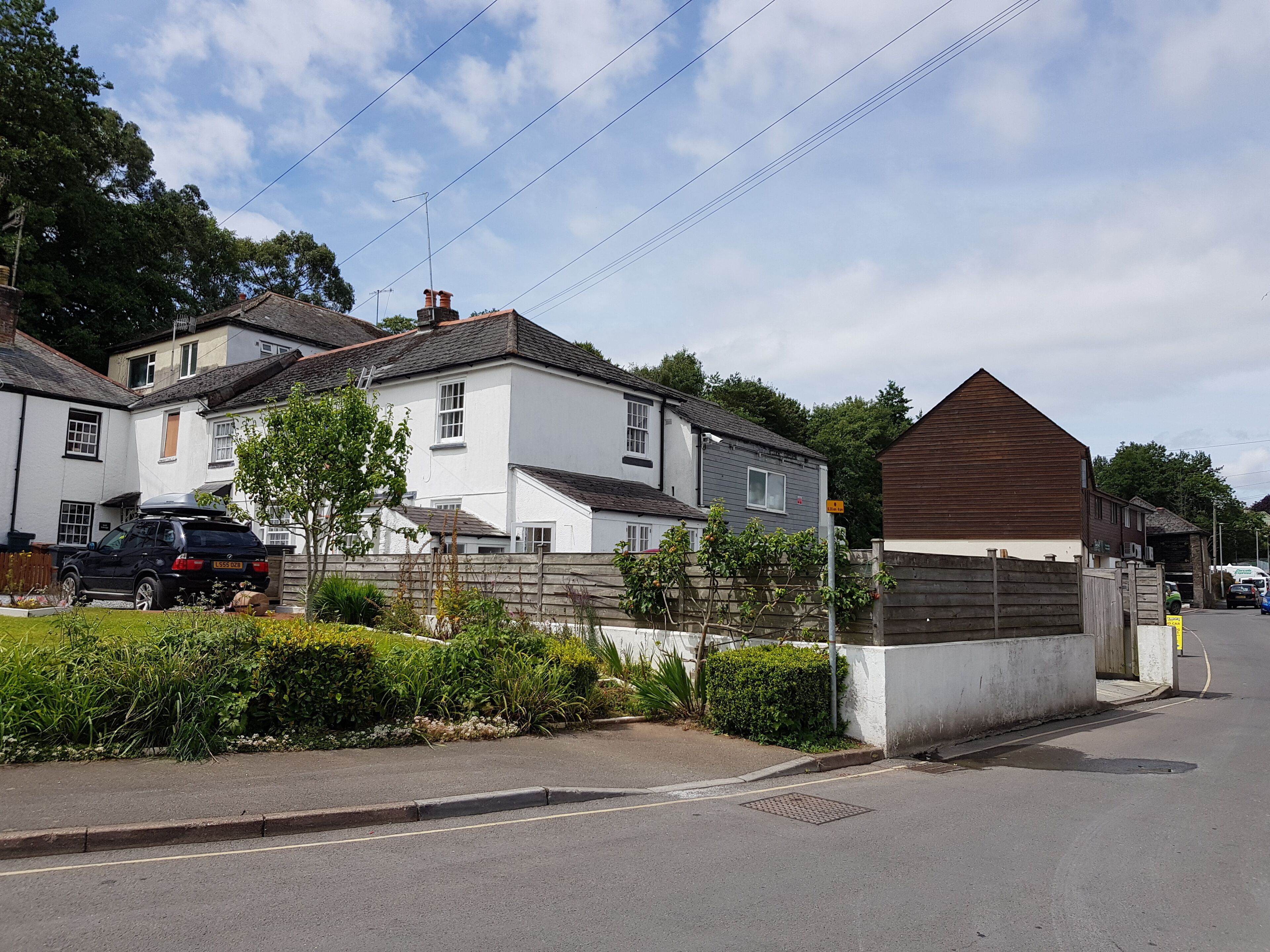 Parking sur place, borne de recharge pour les voitures électriques