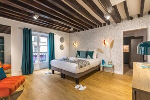 3 bedrooms, desk, iron/ironing board, free WiFi - Sweett | Lescot II - Three Bedroom Apartment, Sleeps 8 (Paris)