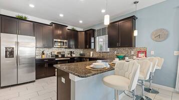 House (6 Bedrooms) | Property amenity