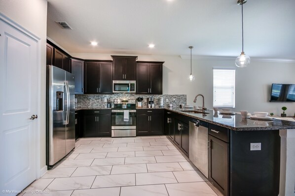 別墅 (Multiple Bedrooms) | 私人廚房 | 雪櫃、微波爐、焗爐、爐具