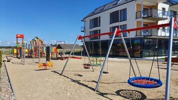 Children’s play area – outdoor