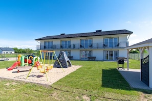 子供用の遊び場 - 屋外
