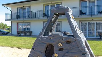 Children’s play area – outdoor