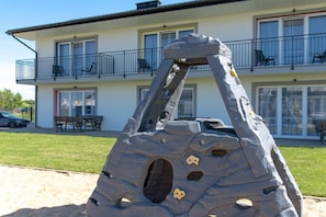 子供用の遊び場 - 屋外