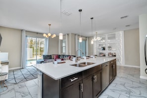 Fridge, microwave, oven, stovetop - Private Pool Themed Bedrooms Free Waterpark! (Davenport)