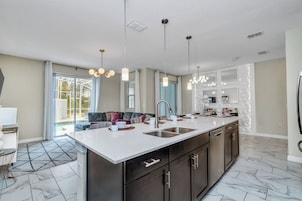 House (4 Bedrooms) | Property amenity