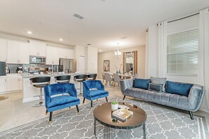 House (4 Bedrooms) | Front of property