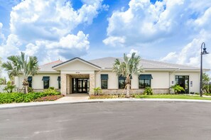 Property amenity - Modern Townhome W/private Pool & Free Water Park! (Kissimmee)