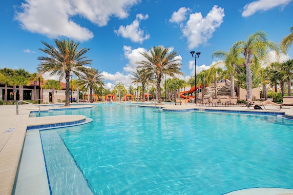 House (6 Bedrooms) | Property amenity