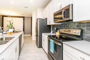 Villa (4 Bedrooms) | Eigene Küche | Kühlschrank, Mikrowelle, Herdplatte, Geschirrspüler