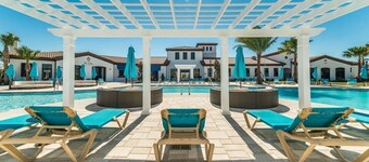 Beautiful Townhome W/private Pool 7 mi to Disney